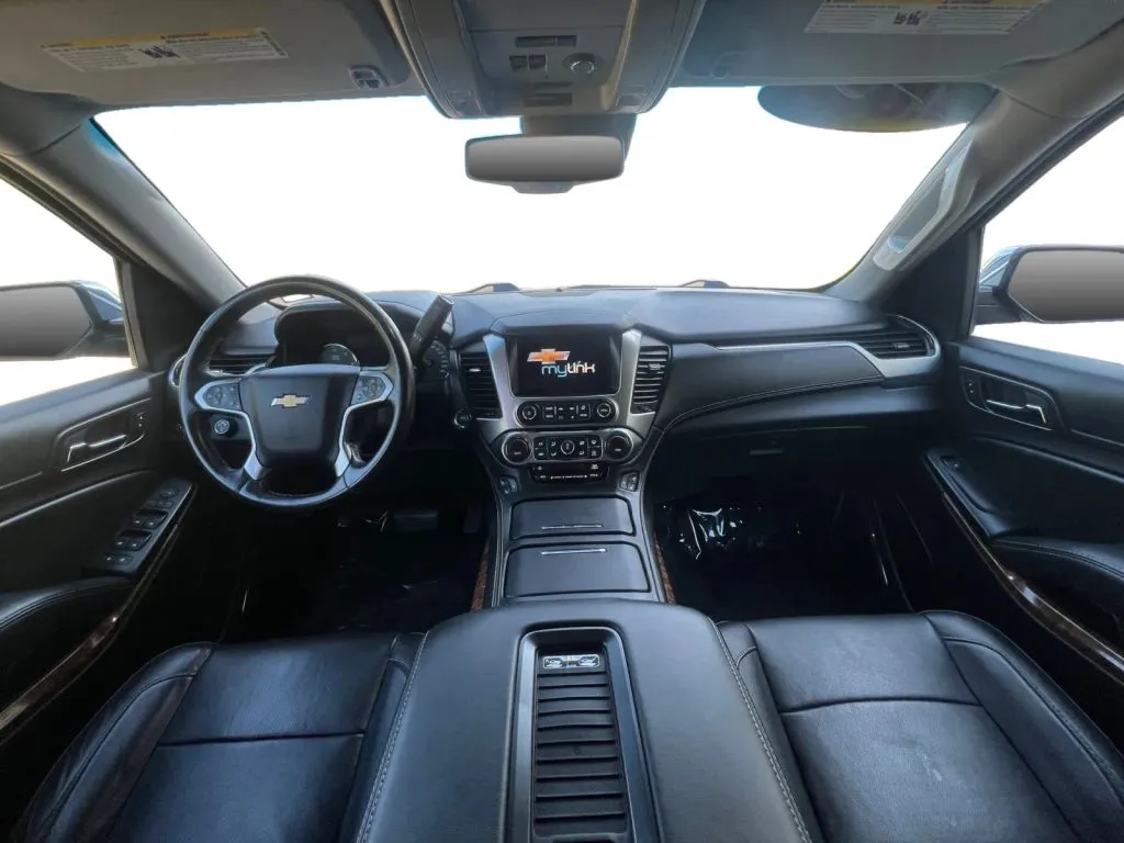 Chevrolet Suburban photo 11
