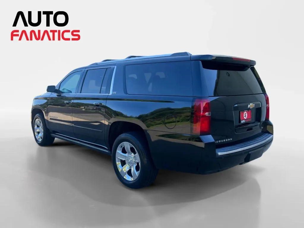 Chevrolet Suburban photo 3