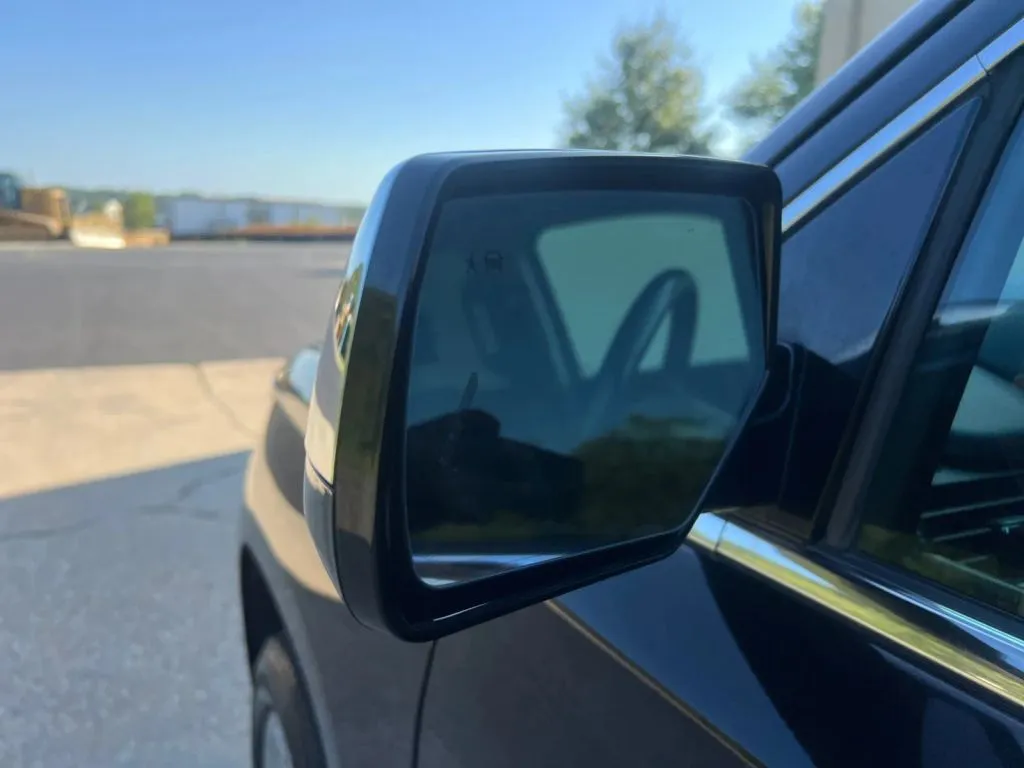 Chevrolet Suburban photo 28