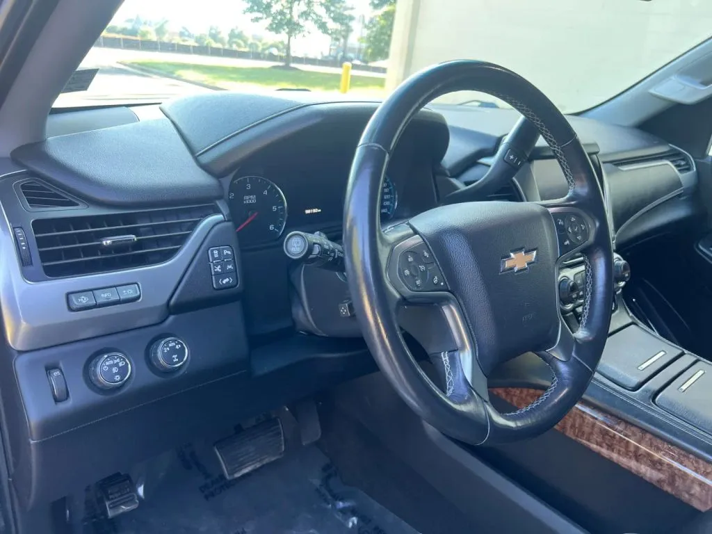 Chevrolet Suburban photo 26