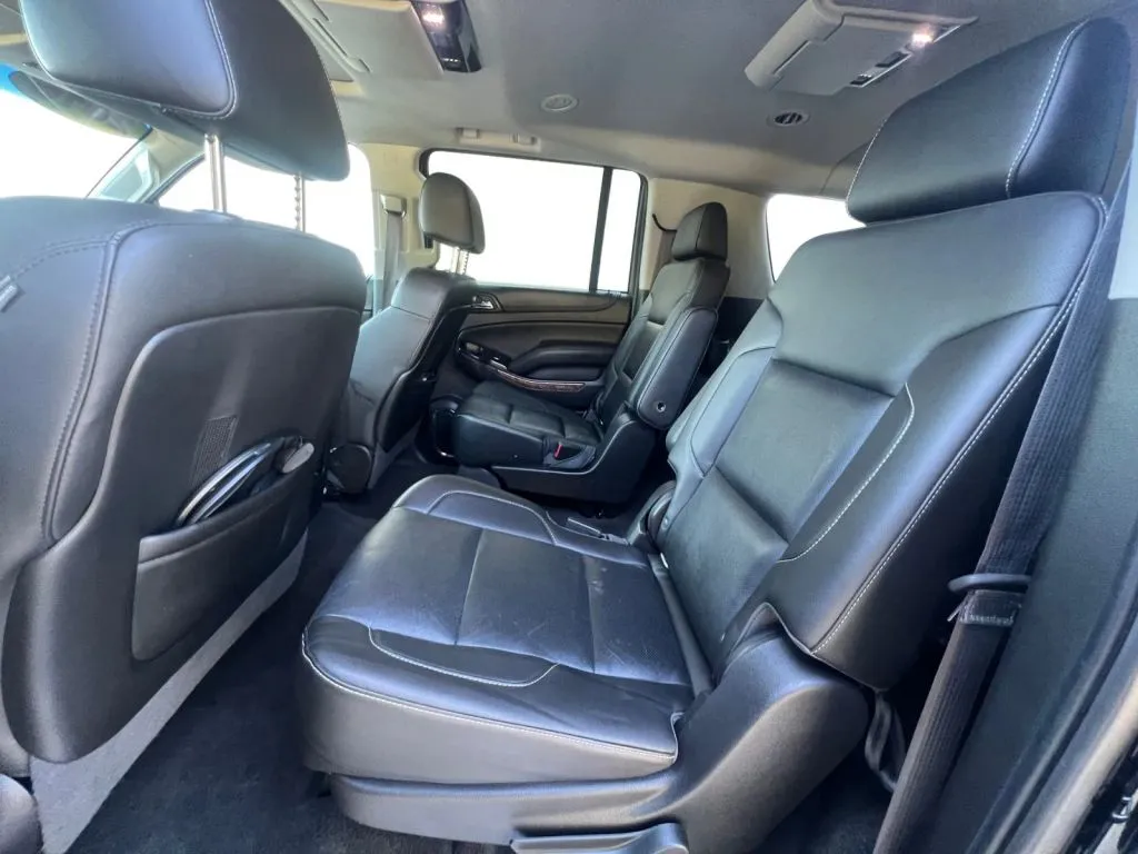 Chevrolet Suburban photo 14