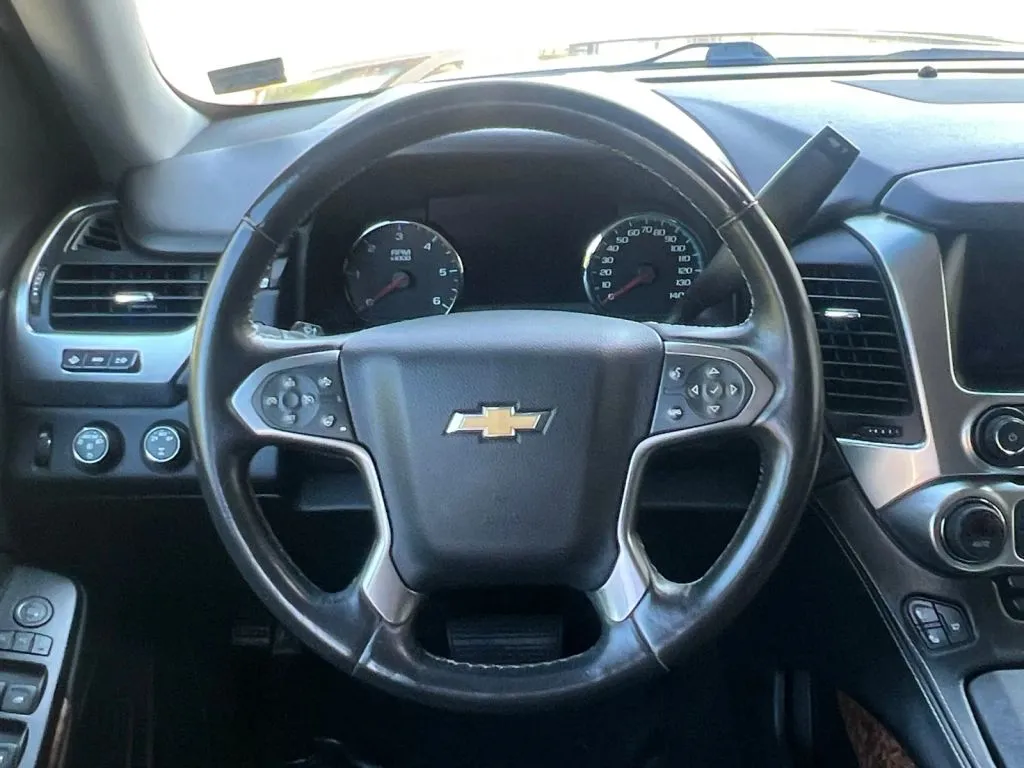 Chevrolet Suburban photo 13