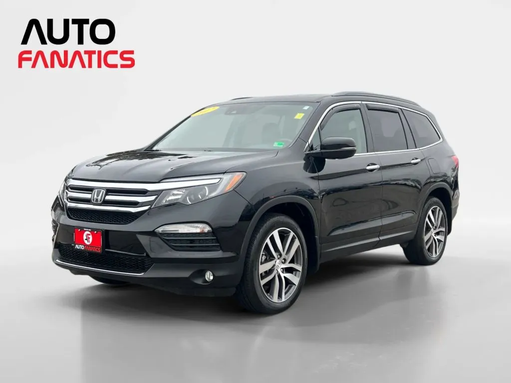 2017 Honda Pilot Elite's photo