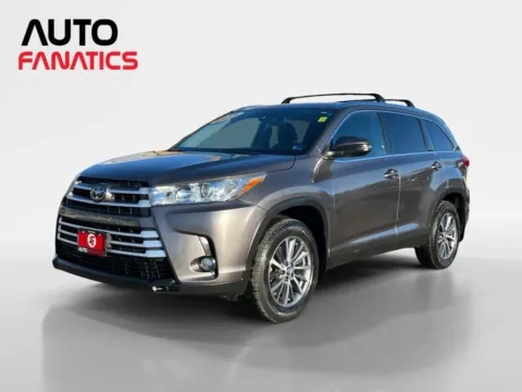 Gray 2019 Toyota Highlander XLE Sport Utility 4D for sale in Fredericksburg, VA