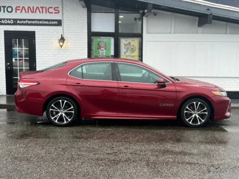 Red 2018 Toyota Camry SE Sedan 4D for sale in Fredericksburg, VA