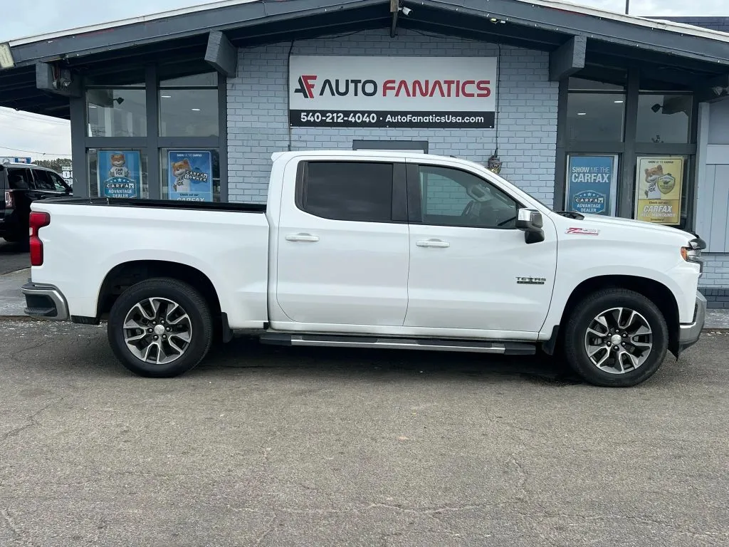 White 2019 Chevrolet Silverado 1500 Crew Cab LT Pickup 4D 5 3/4 ft for sale in Fredericksburg, VA