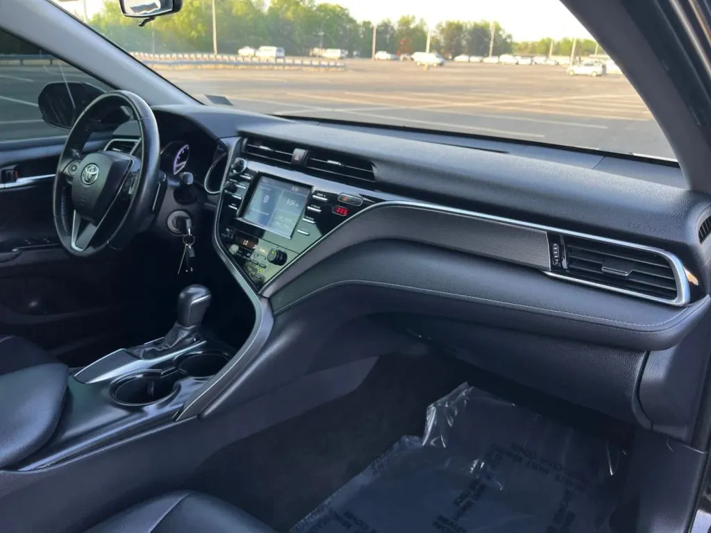 Toyota Camry photo 16