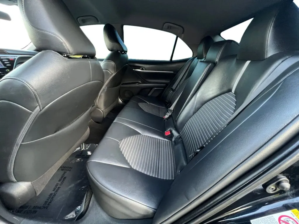Toyota Camry photo 14