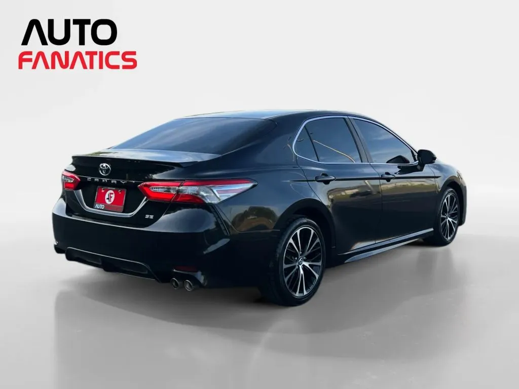 Toyota Camry photo 6