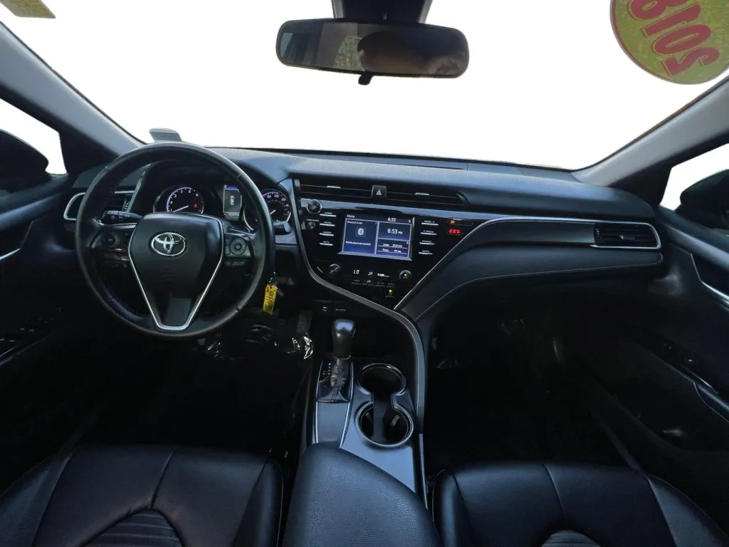 Toyota Camry photo 11