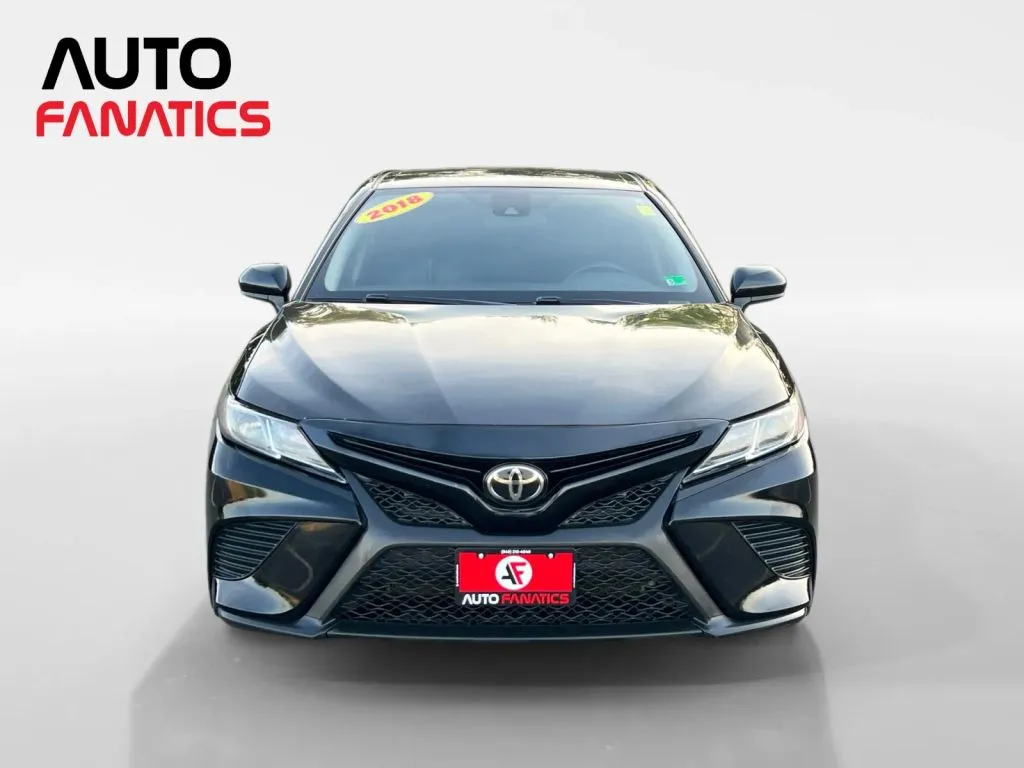 Toyota Camry photo 9