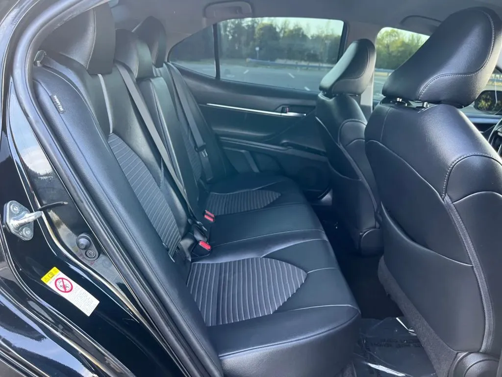 Toyota Camry photo 18