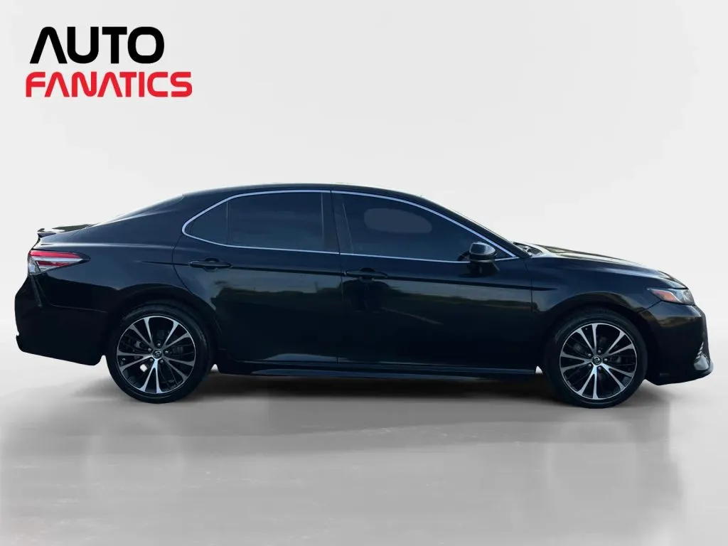 Toyota Camry photo 7