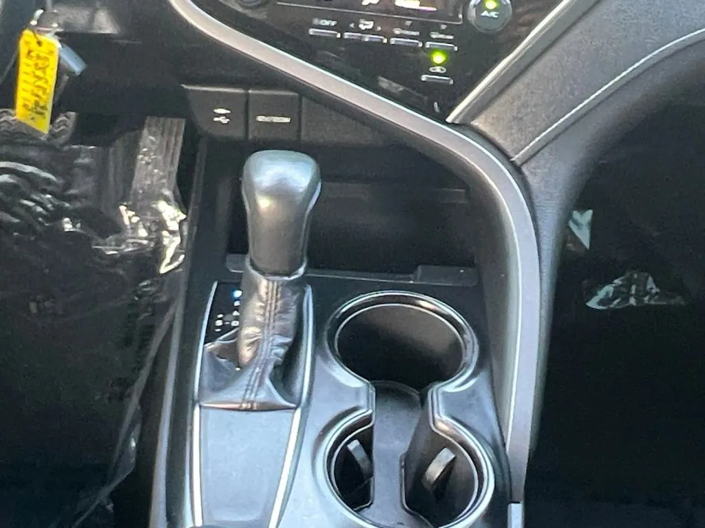 Toyota Camry photo 12