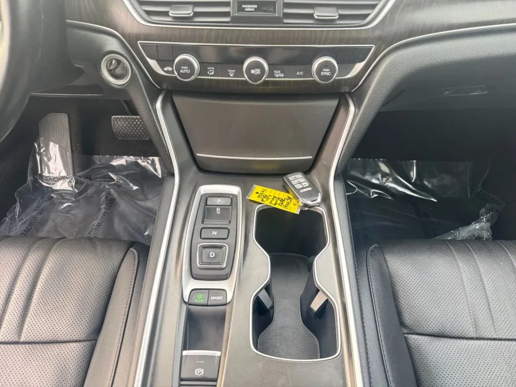 2021 Honda Accord Touring - Photo 11