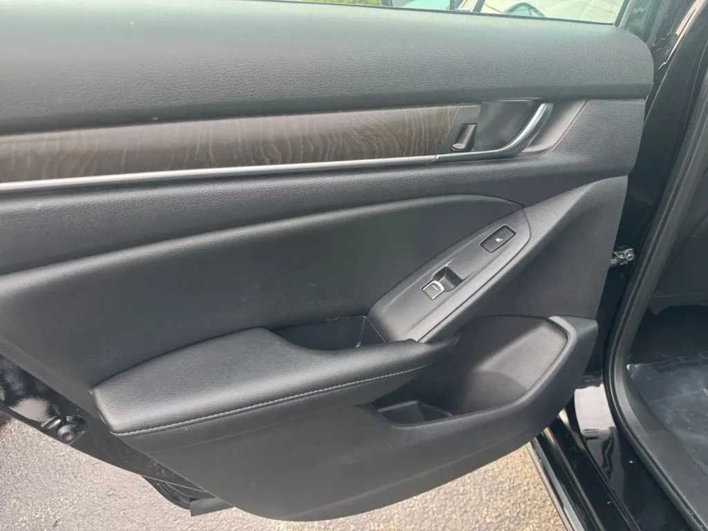 2021 Honda Accord Touring - Photo 22