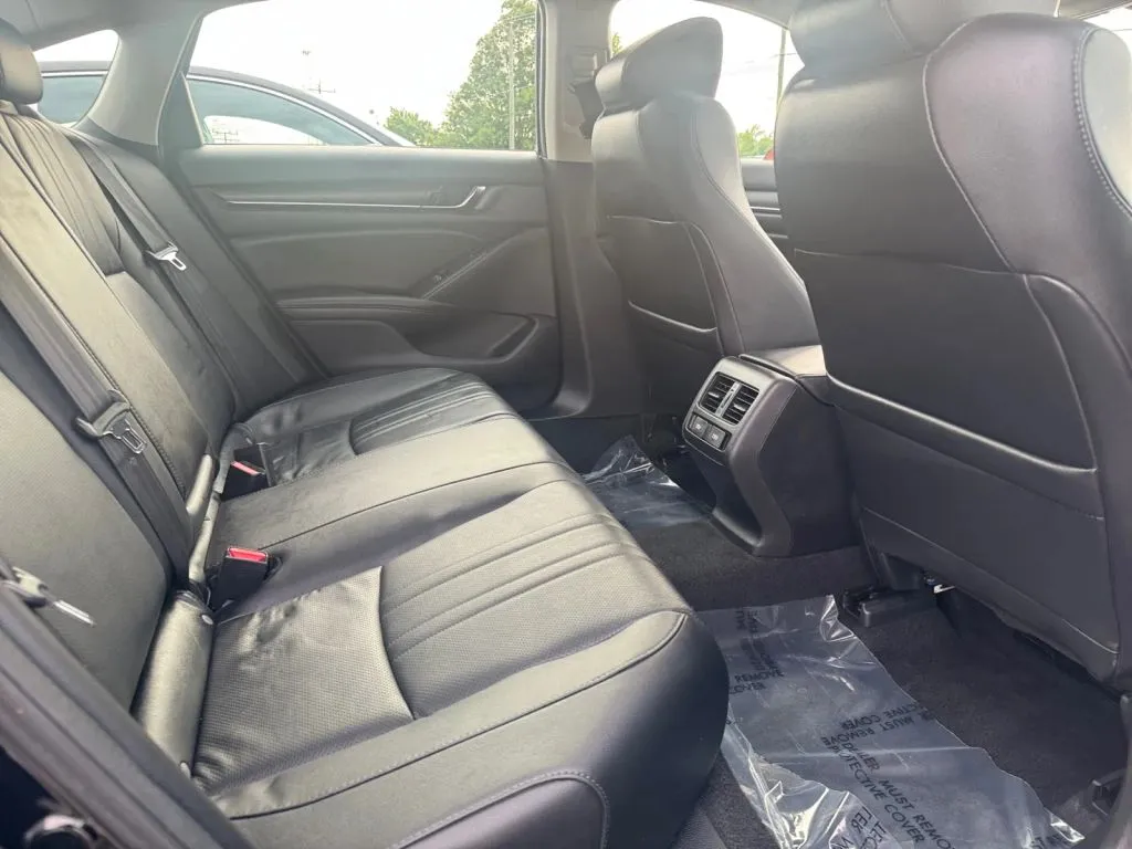 2021 Honda Accord Touring - Photo 17