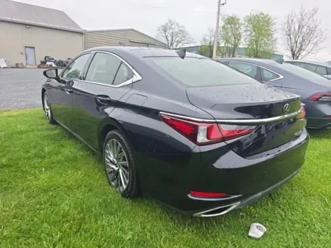 Another view of 2019 Lexus ES 350 Luxury Sedan 4D for sale in Fredericksburg, VA at Auto Fanatics