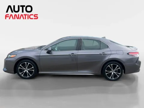 Photos of 2019 Toyota Camry SE Sedan 4D for sale in Fredericksburg, VA at Auto Fanatics