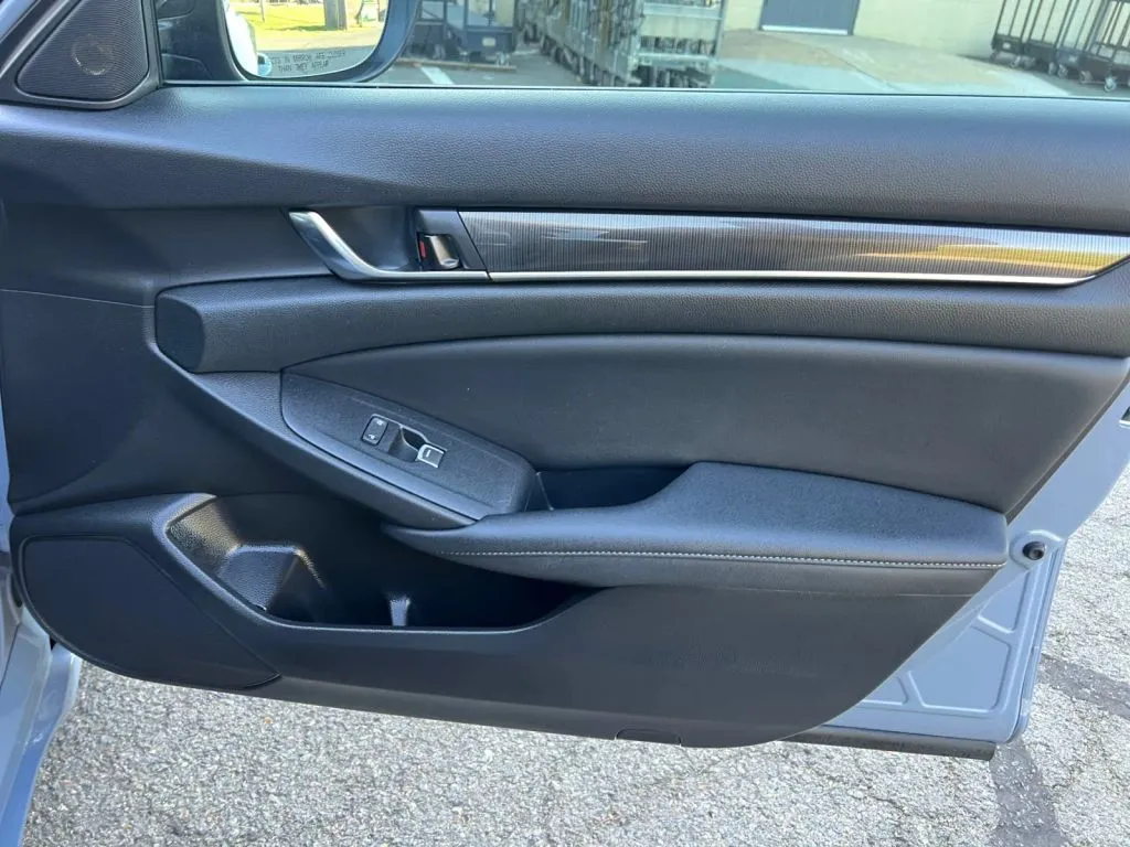 Honda Accord photo 17