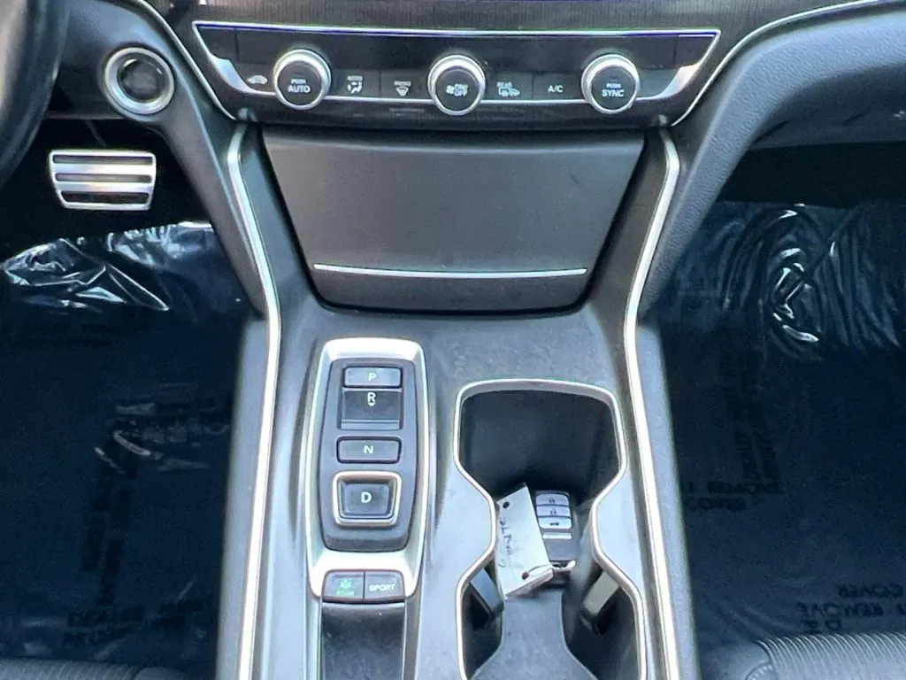 Honda Accord photo 12