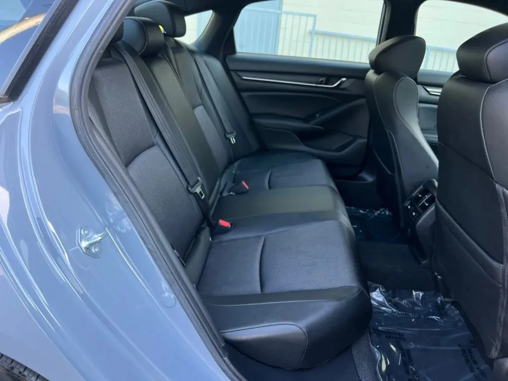 Honda Accord photo 18