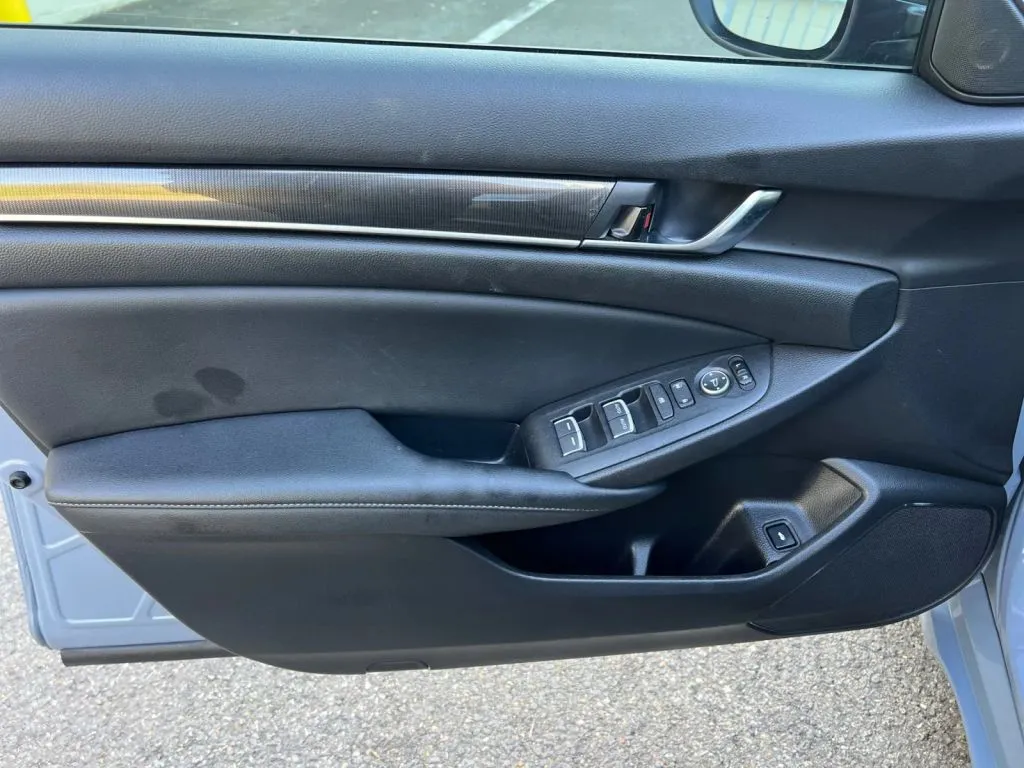 Honda Accord photo 24