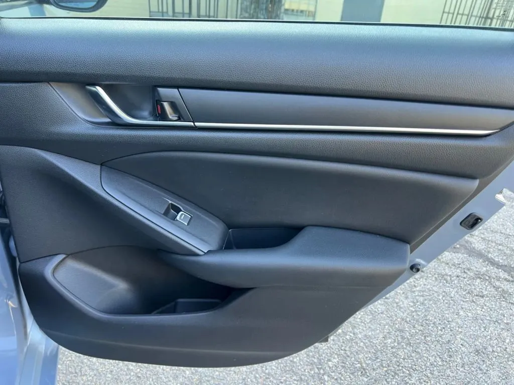 Honda Accord photo 20