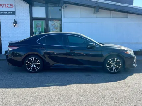 Black 2019 Toyota Camry SE Sedan 4D for sale in Fredericksburg, VA