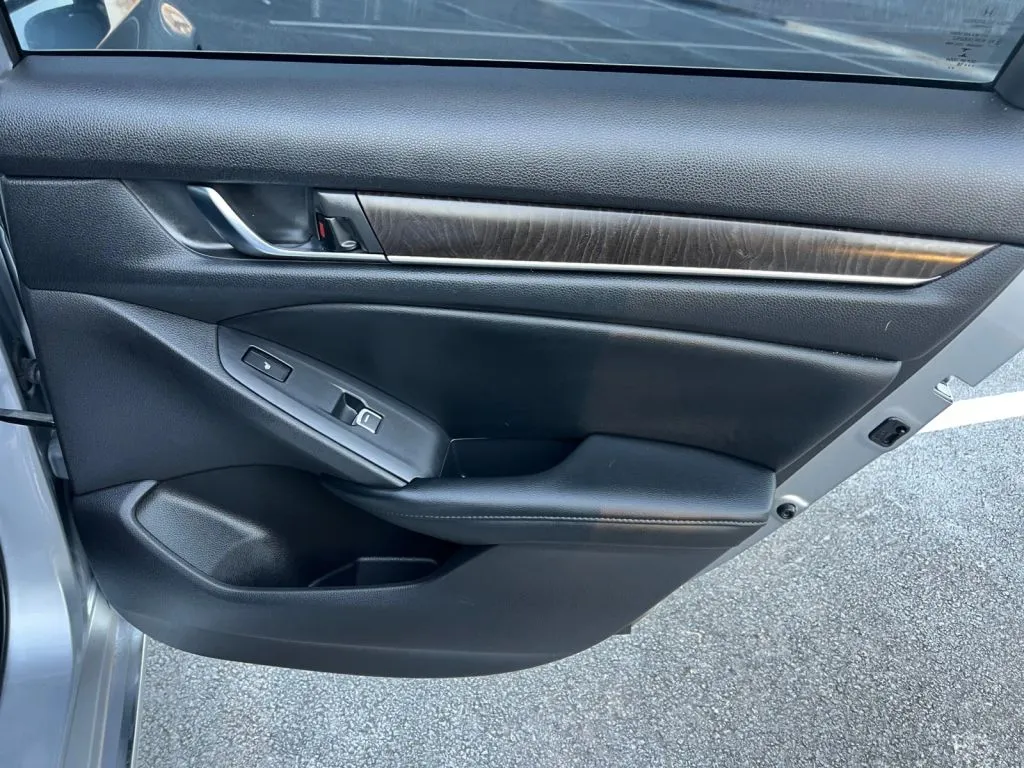 Honda Accord photo 21