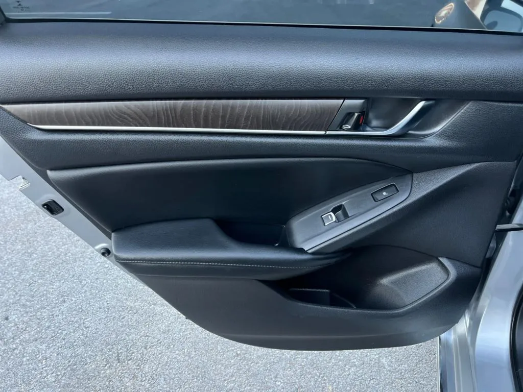Honda Accord photo 24