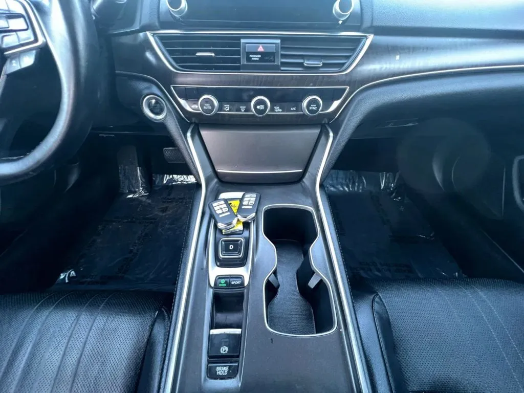 Honda Accord photo 12