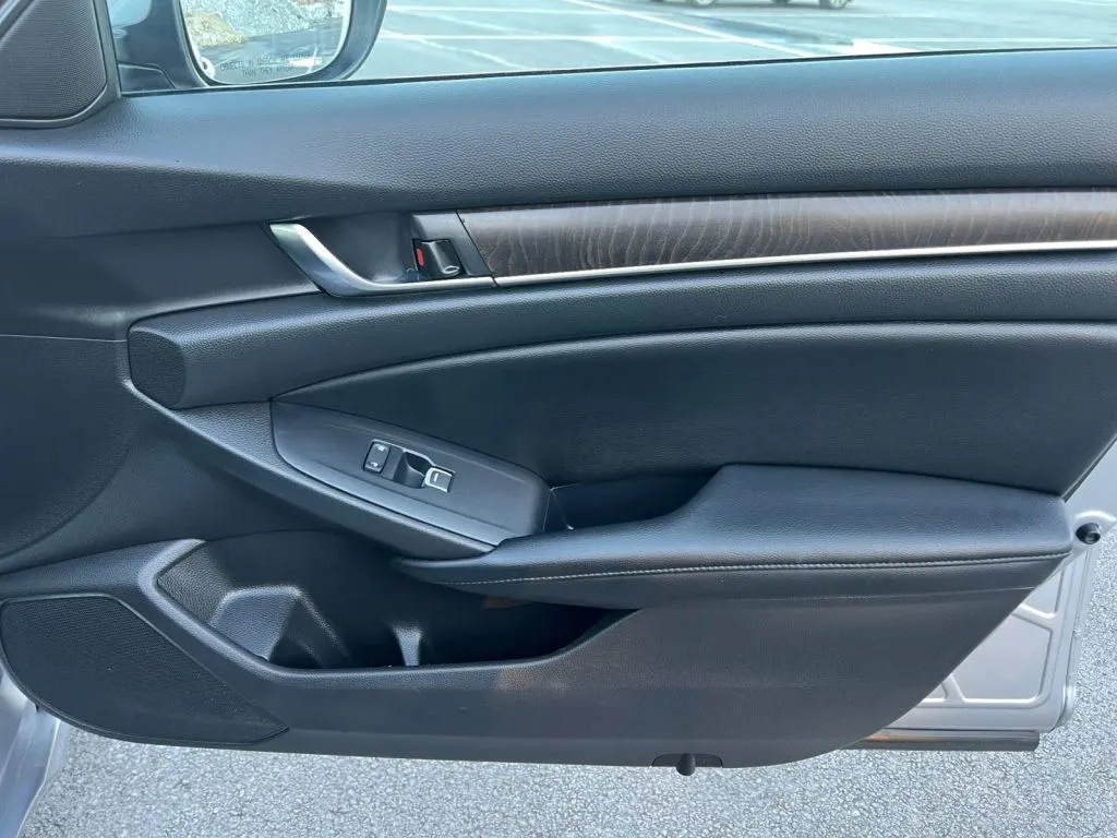 Honda Accord photo 18