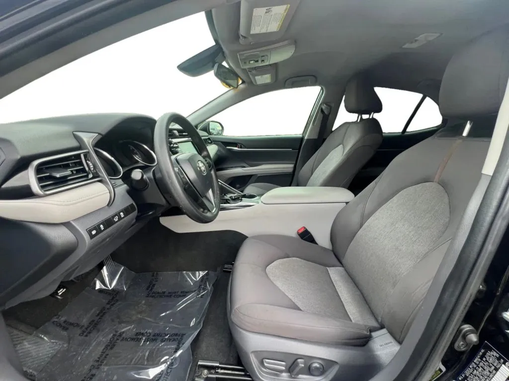 Toyota Camry photo 10
