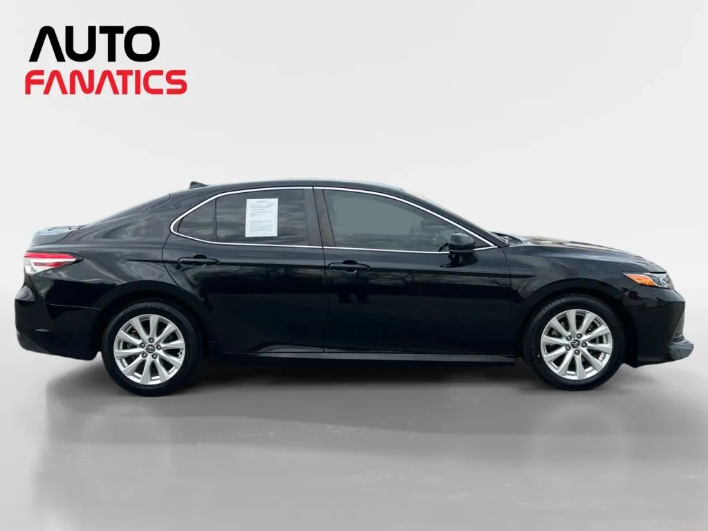 Toyota Camry photo 7