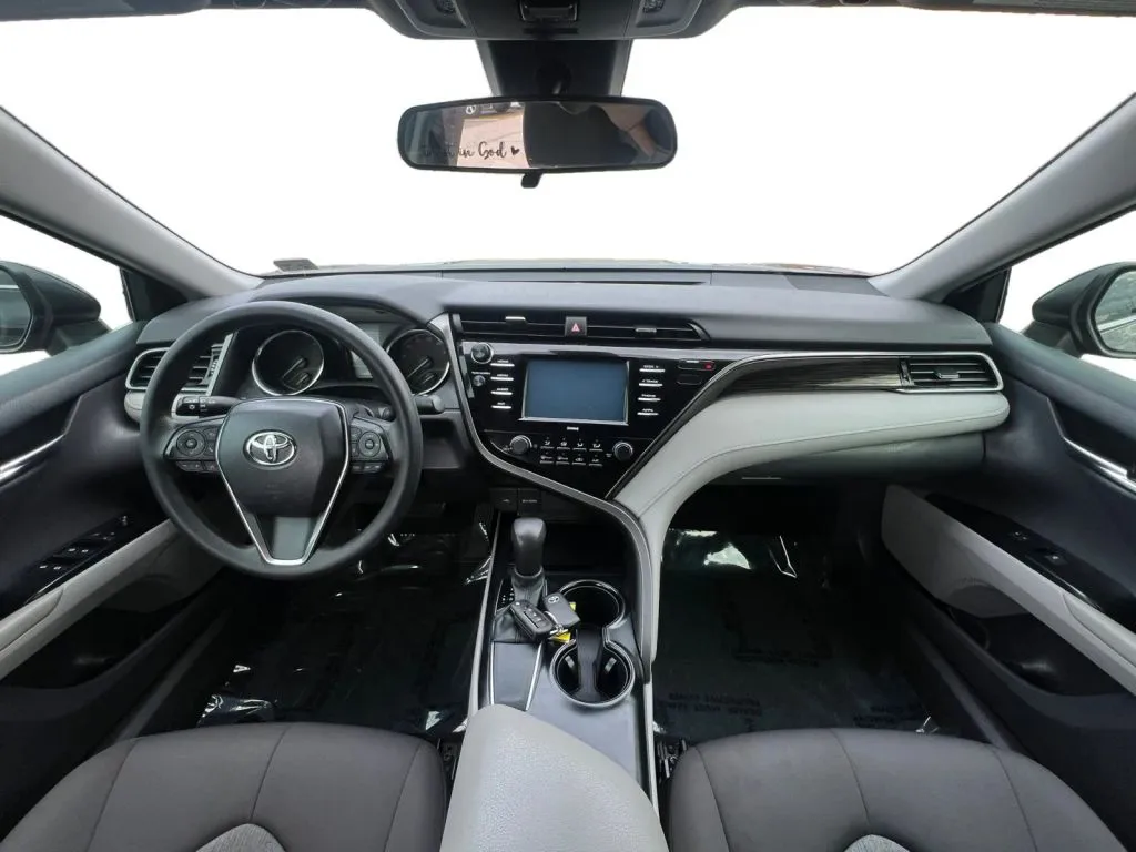 Toyota Camry photo 11