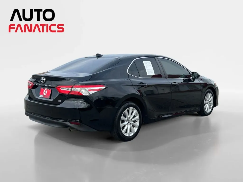 Toyota Camry photo 6