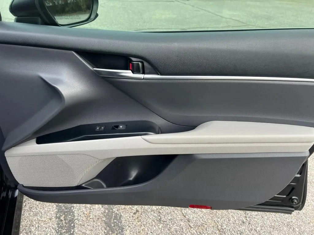 Toyota Camry photo 16