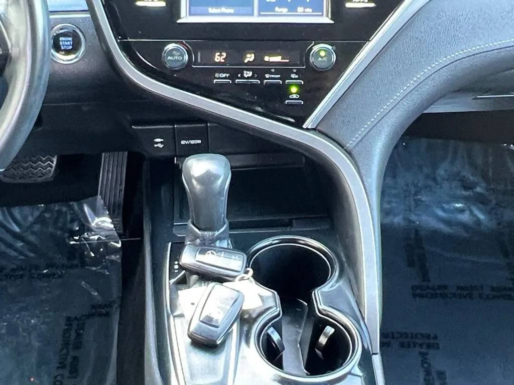 Toyota Camry photo 12