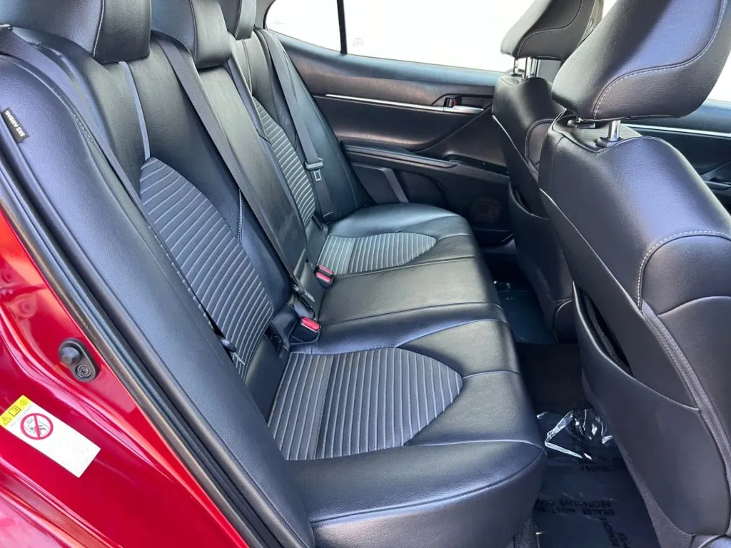 Toyota Camry photo 18
