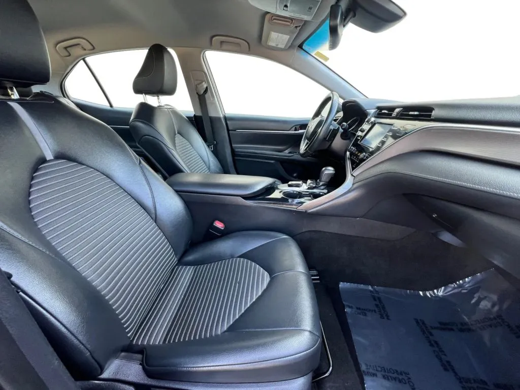 Toyota Camry photo 15