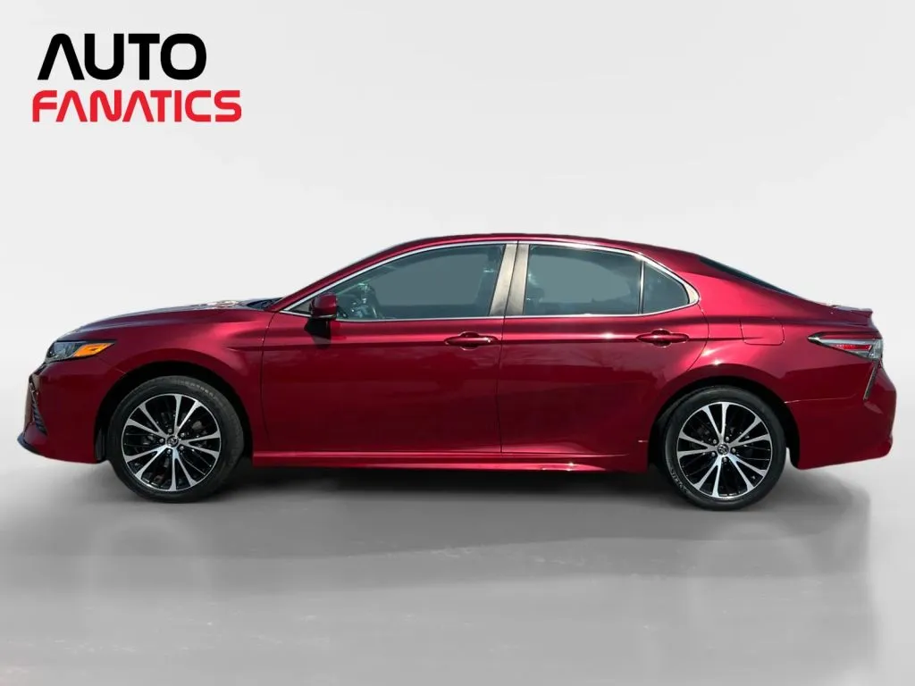 Toyota Camry photo 2
