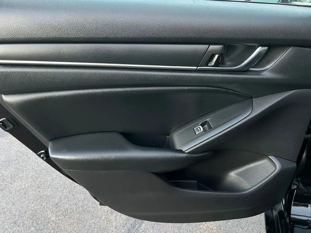 Honda Accord photo 23
