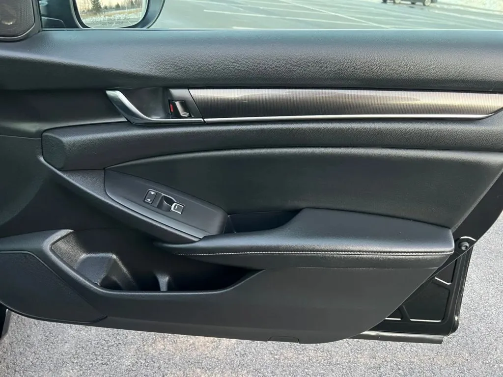 Honda Accord photo 17