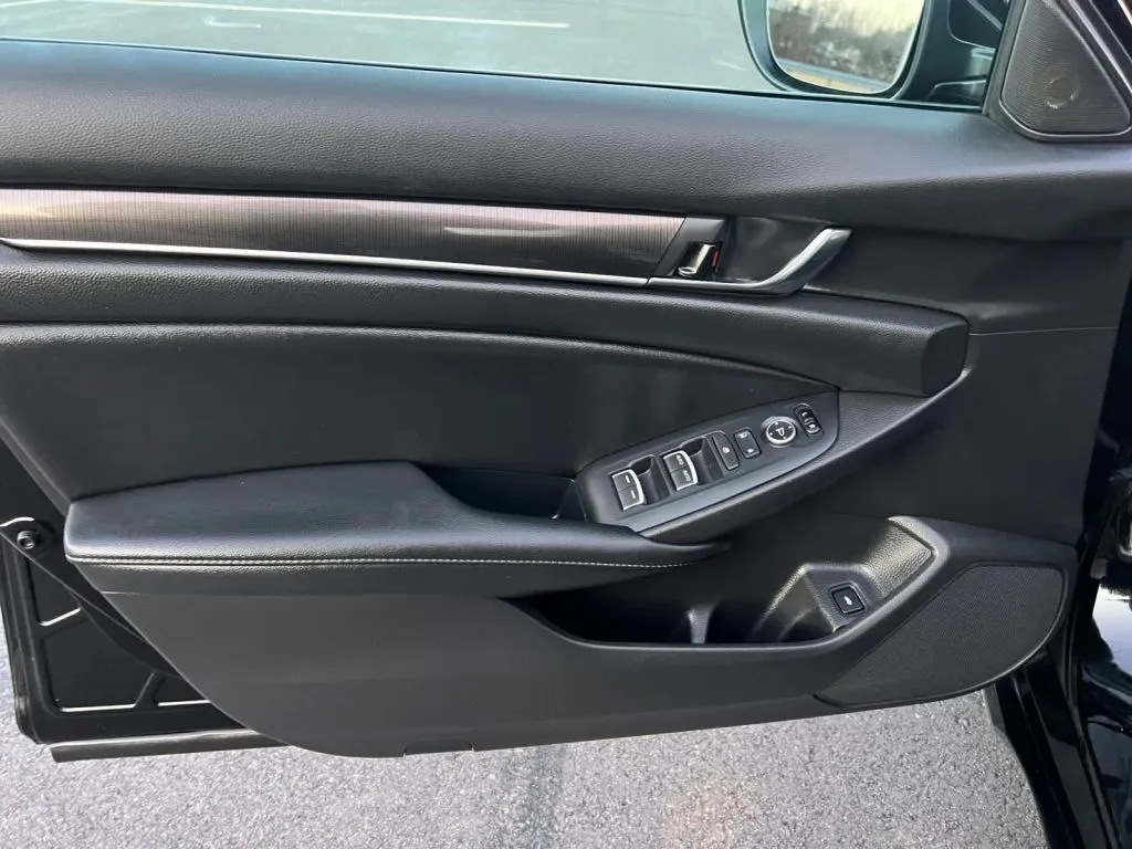 Honda Accord photo 26
