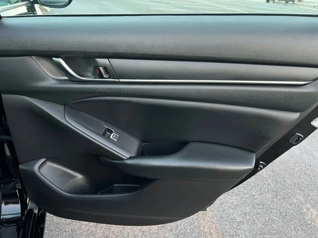 Honda Accord photo 20