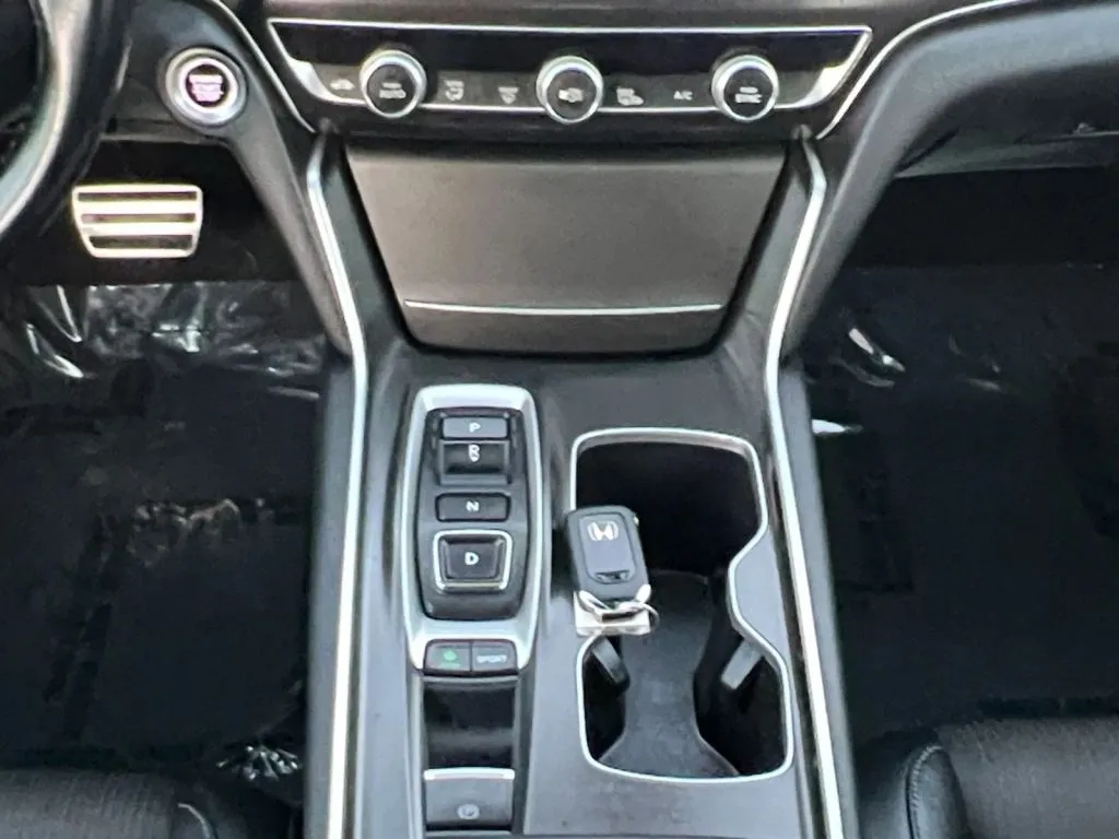 Honda Accord photo 12