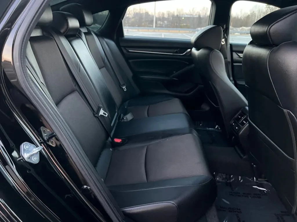 Honda Accord photo 18