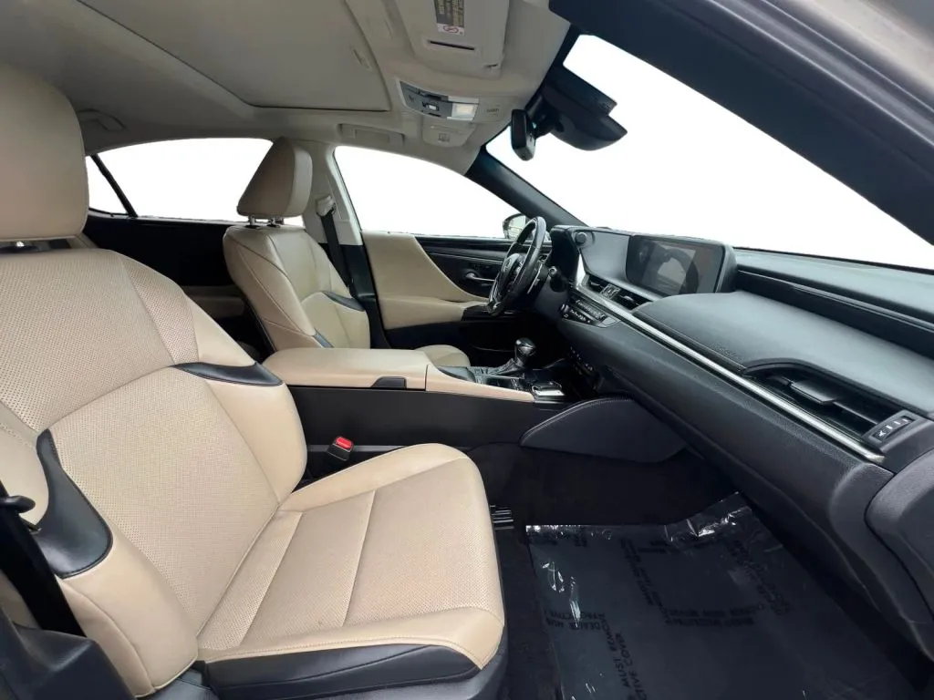 Lexus ES photo 15