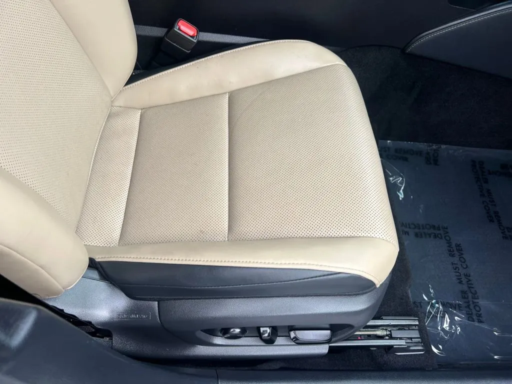 Lexus ES photo 17